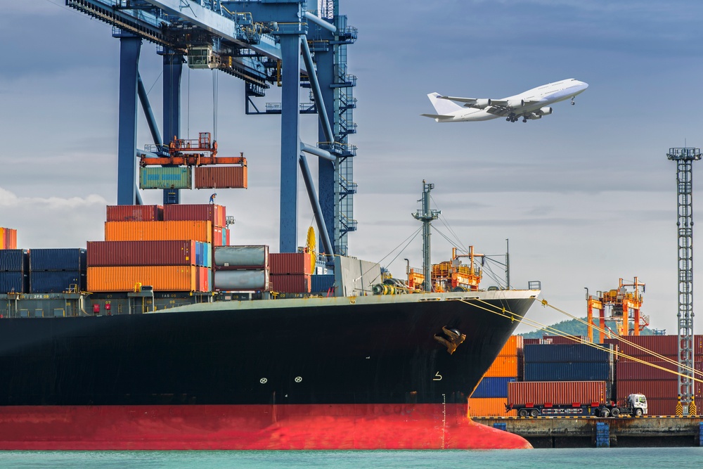 Air Freight Versus Ocean Freight: Which Should You Choose?